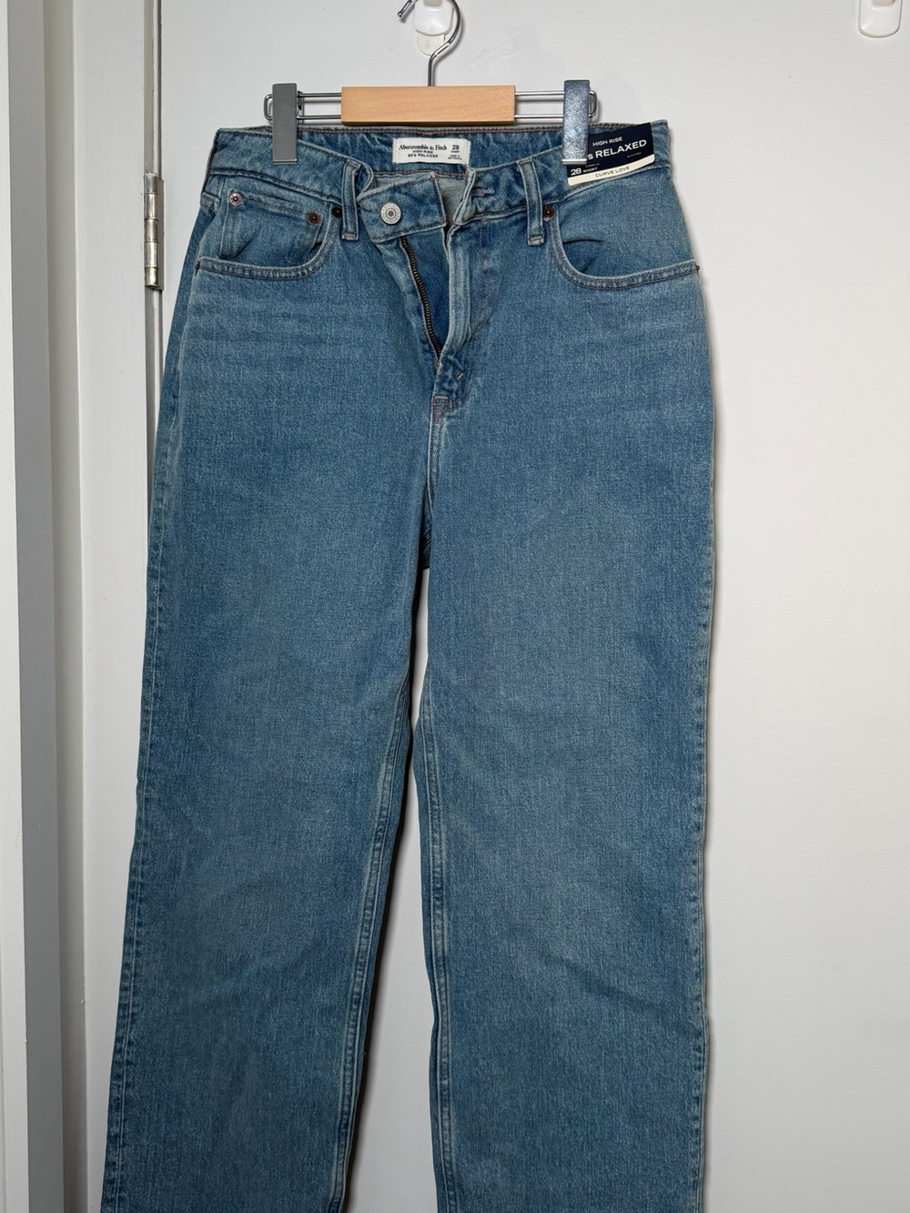 Abercrombie & Fitch Relaxed Straight Leg Jeans - Medium Blue